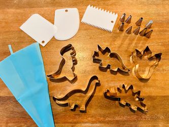 Baking Supplies: cookies cutter, piping tips, spatula sets