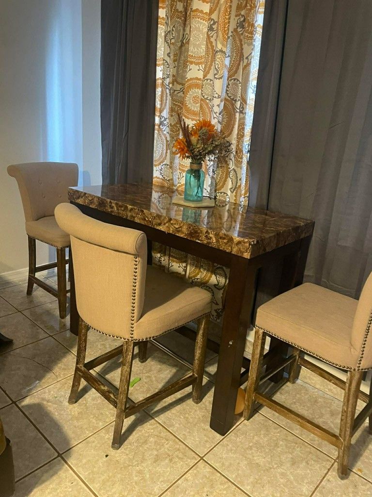 Bar Height Table With 3 Stools