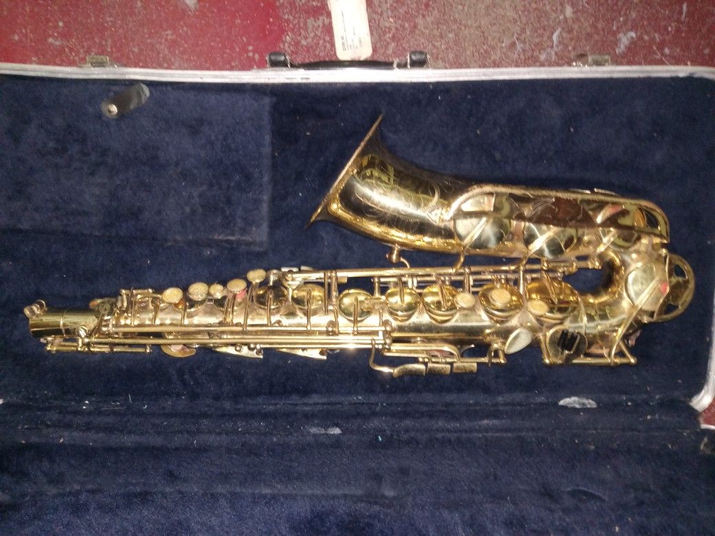 CONN ALTO SAXAPHONE WITH CASE