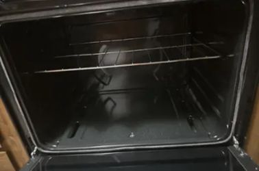 Amana - 5.1 Cu. Ft. Freestanding Gas Range with Bake Assist Temps - Stainless Steel