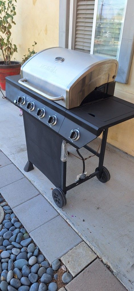 Bbq Grill  Like New 