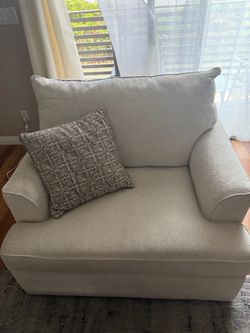 Oversized Accent Chair in Cream Fabric