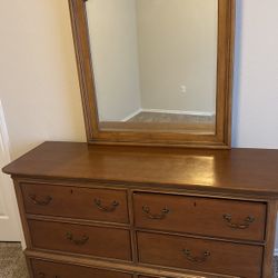 Dresser With Mirror 