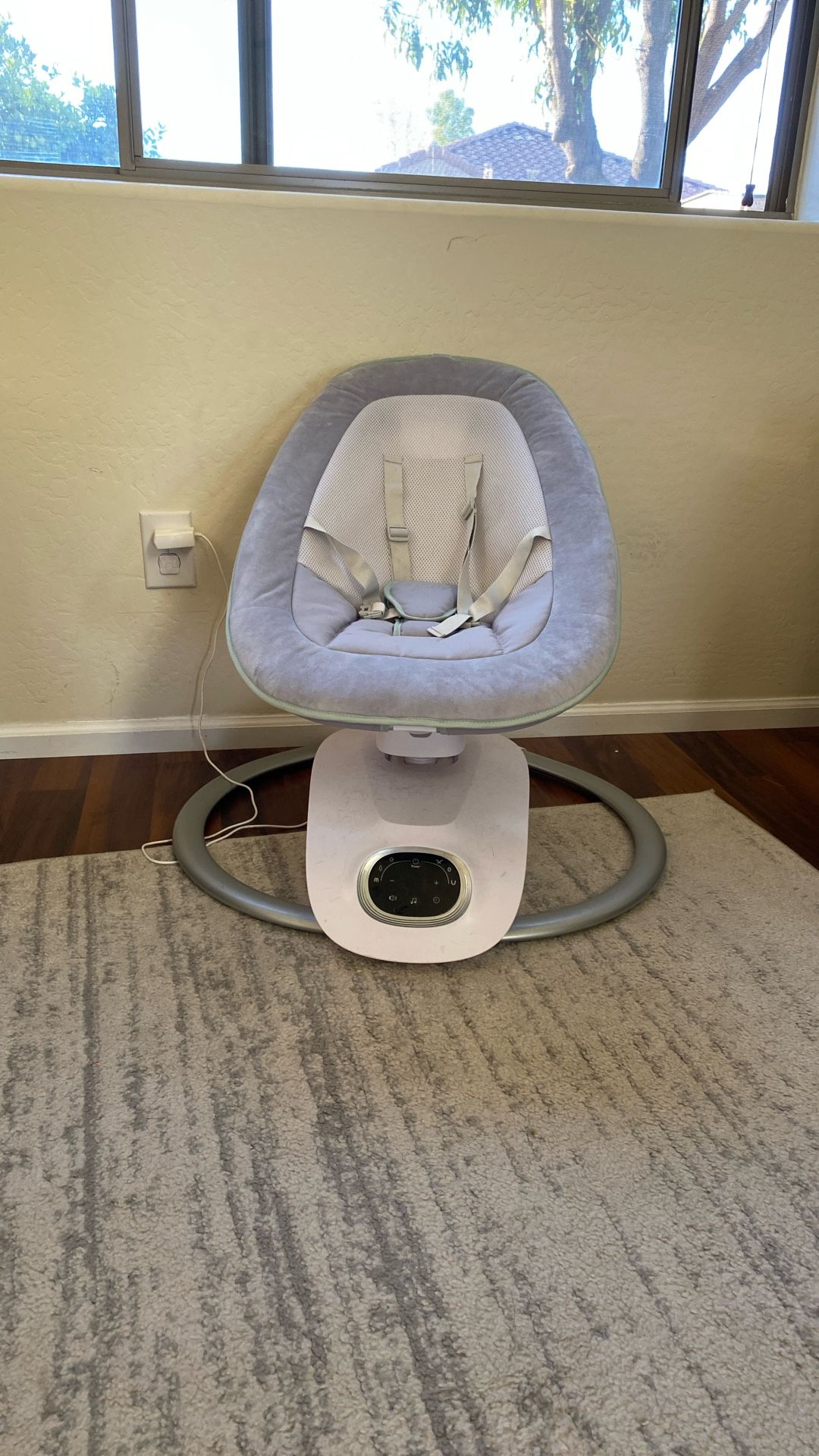 Momcozy Baby Swing - Barely Used