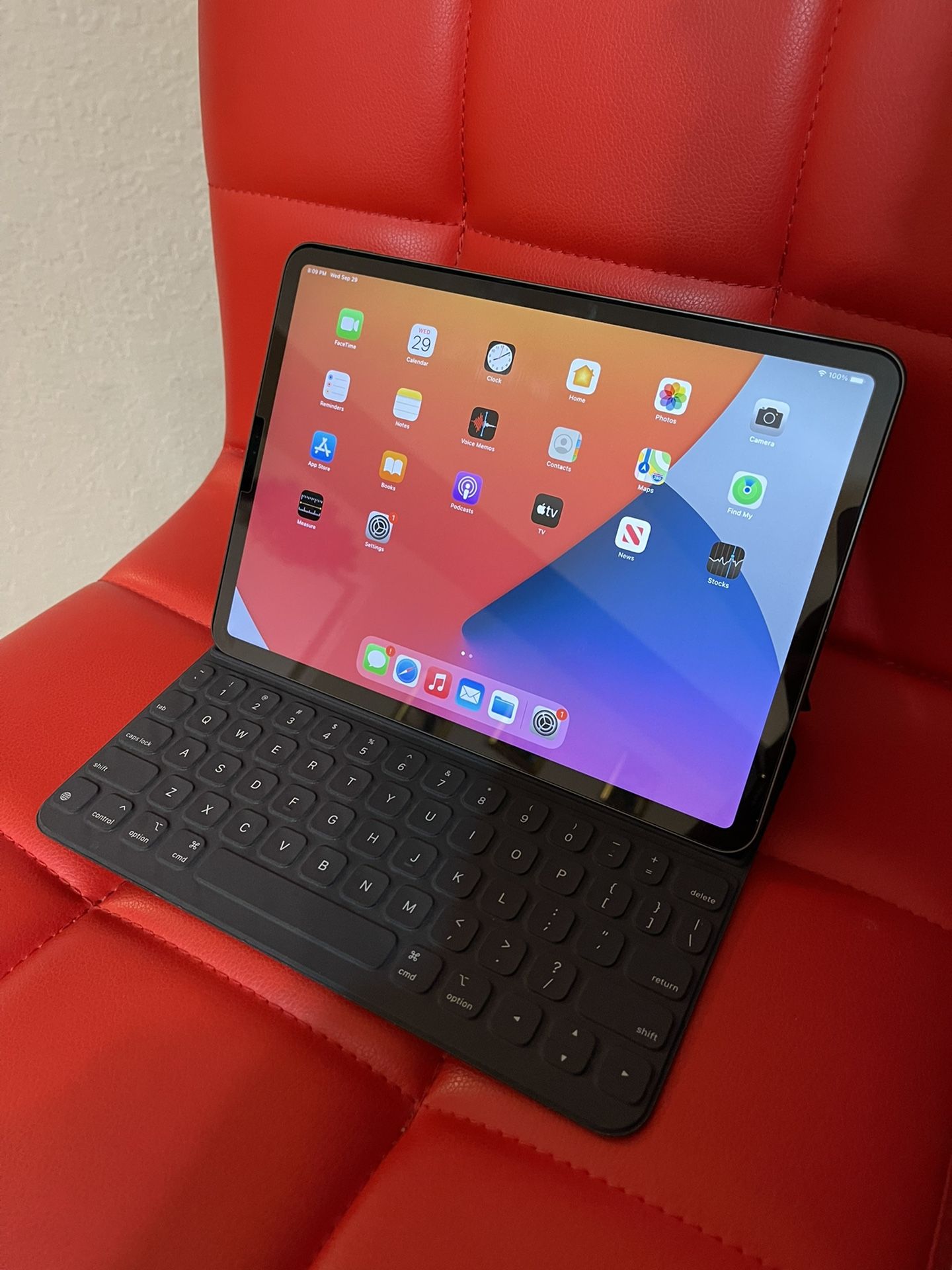 Apple iPad Pro 1st Generation 11in With Smart Keyboard