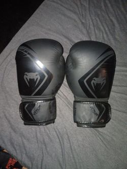 Venom boxing gloves