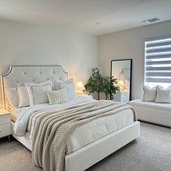 Living Spaces “Sophia” Queen storage Bedroom Set with bench– Full Set (No Mattress)