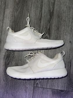 White Nike Roshe Run