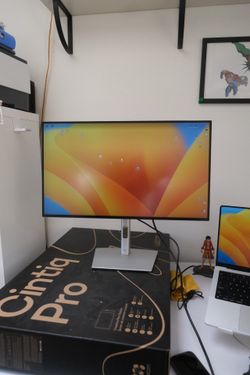 Dell UltraSharp 4k 27" Monitor and USB hub