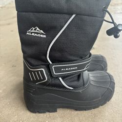 Kids Snow Boots Size 12