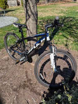 Fuji Nevada 3.0 Mountain Bike - 24 Speed, Size XS (15")