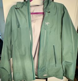 Women’s Arc’teryx Beta LT Shell Jacket – Size L – Excellent Condition