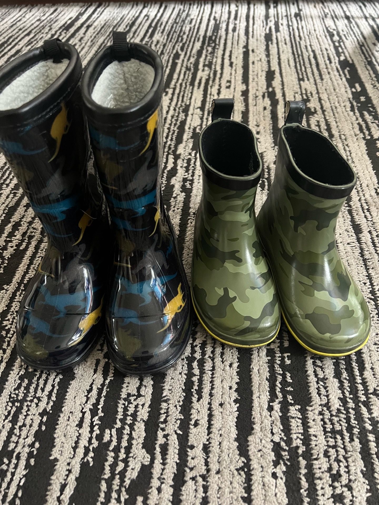 Toddler boy rain boots 8C