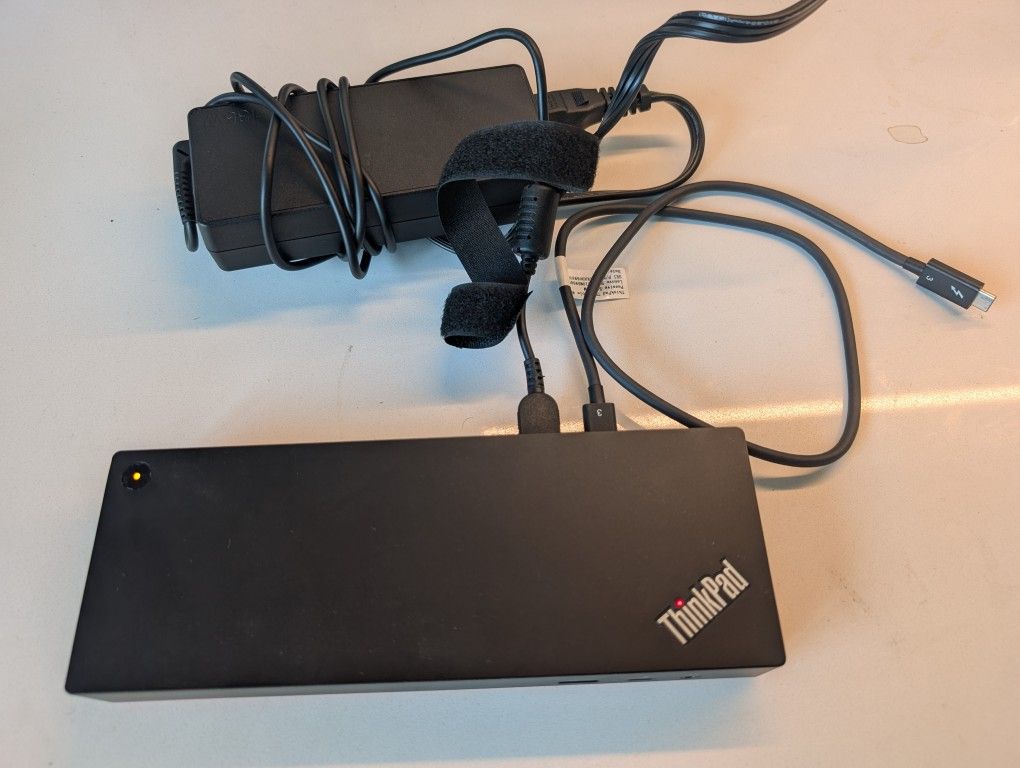 Lenovo Thunderbolt 3 Dock Gen 2 135W Dual 4K UHD