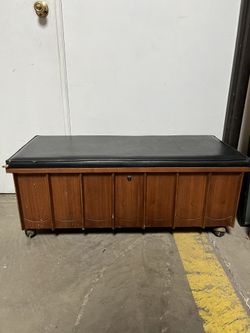 Lane Mid Century Lift Top Chest With Black Vinyl Bench Seat Cushion On Wheels Cedar Wood Interior