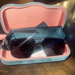 Gucci Sunglasses GG0941S