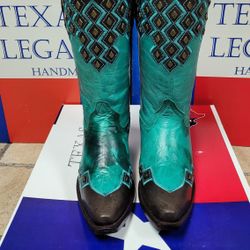 NEW COWBOY BOOTS SIZE 7.5 IN BOX STAIN ON ONE SIDE YOU CAN EASY FIX TOUCH UP 