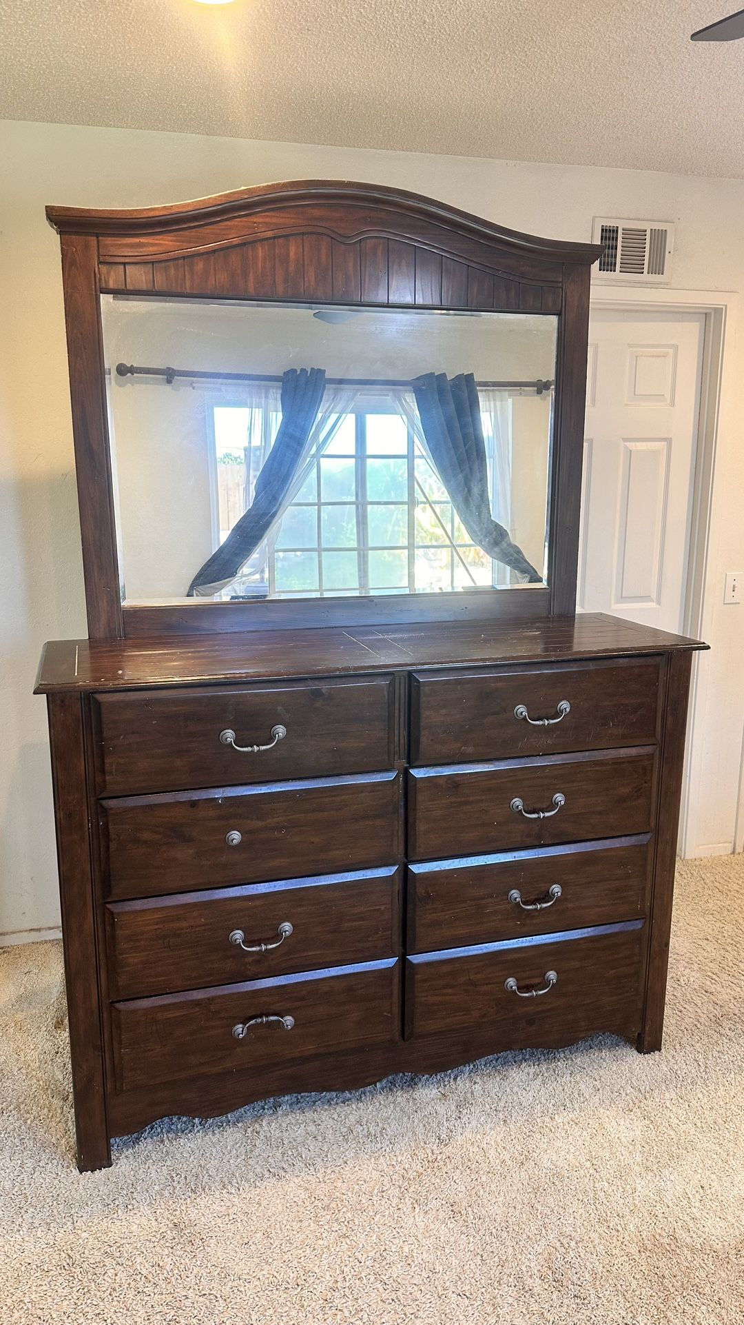 Dresser With Mirror/Solid Wood
