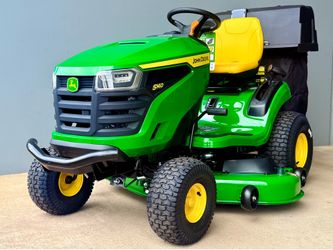 Brand new John Deere S140 48 in. 22 HP V-Twin Gas Hydrostatic Riding Lawn Mower with john deere bagger included