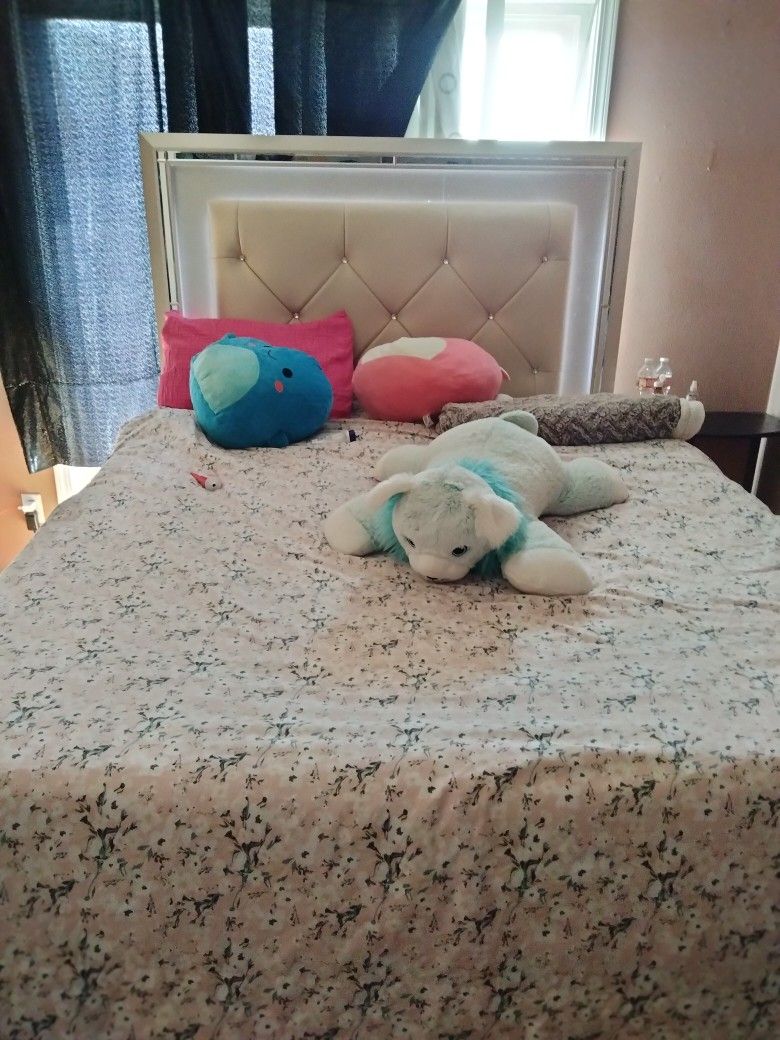 Bed Frame And Vanity