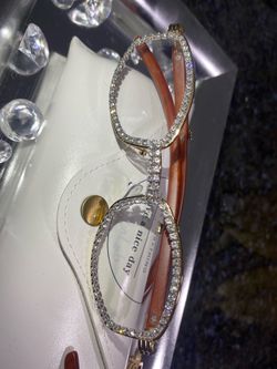Millionaire Celebrity Glasses “Look Like Money” One (1) Unisex wooden frame with sparkling lab, diamond ice trim. Comes with a white protective case f