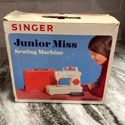 Singer junior Sewing Machine 