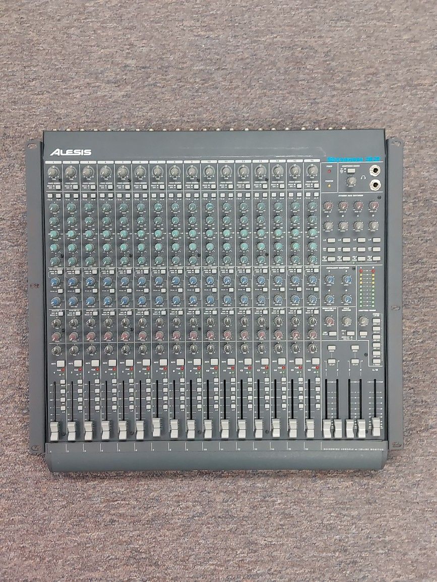 Alesis Studio 32 Mixer