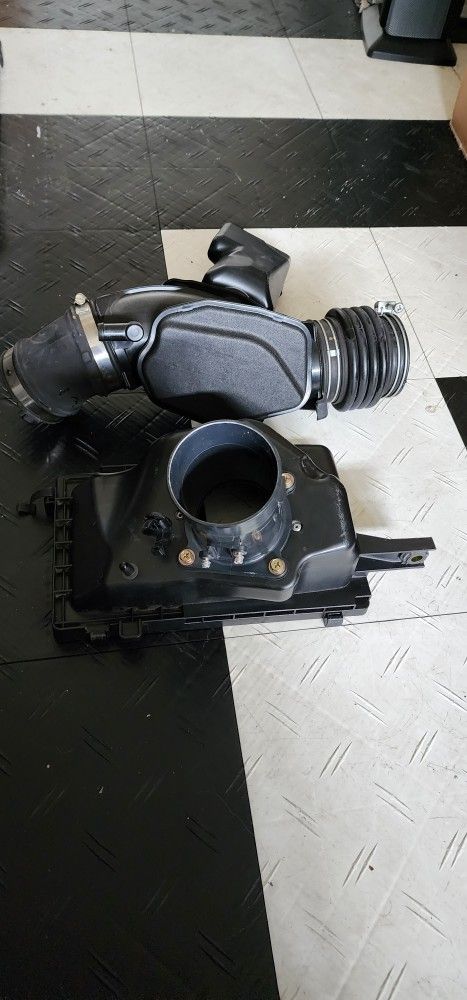 2003-2007 Infiniti G35 OEM Air Intake Pipe with Box and air filter
