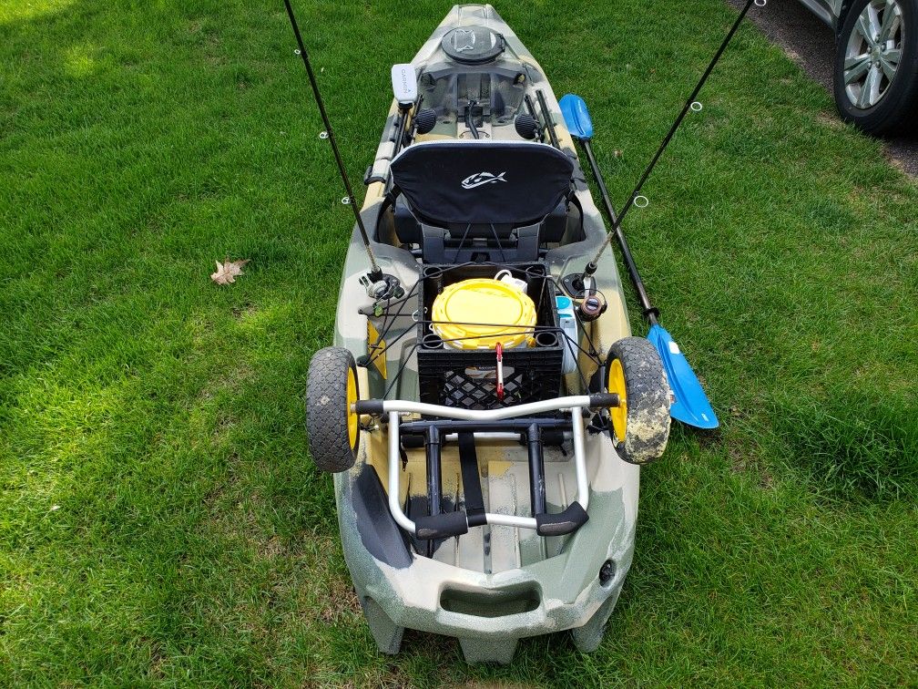Field & Stream Shadow Caster 12'3" Angler Kayak for Sale in Shakopee