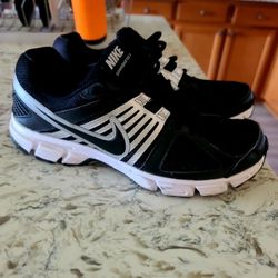Nike Men Shoes Sz 9.5 