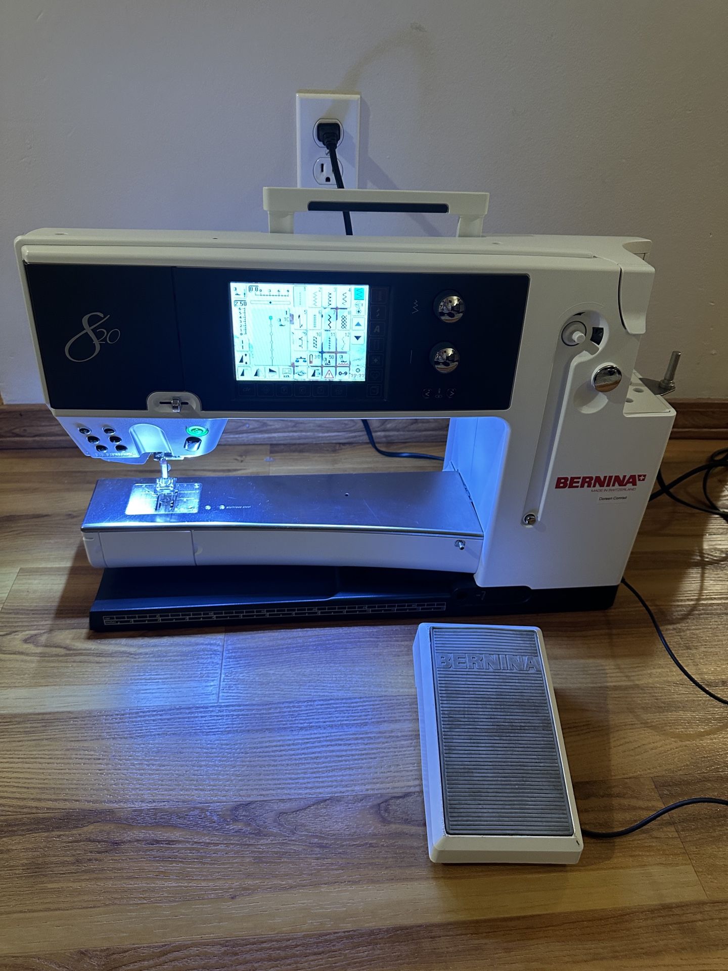 Bernina 820 Sewing Machine 