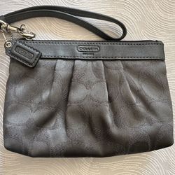 Coach Signature Logo Wristlet Clutch in exellent condition(cash & pick up only)