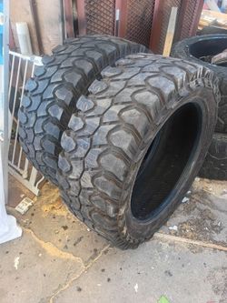 Set of two 33X12.50R20 tires