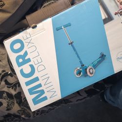 Micro Mini Deluxe Scooter