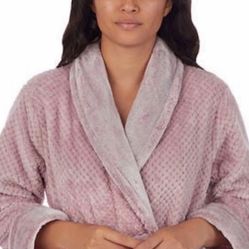 BRAND NEW CAROLE HOCHMAN PLUSH ROBE 