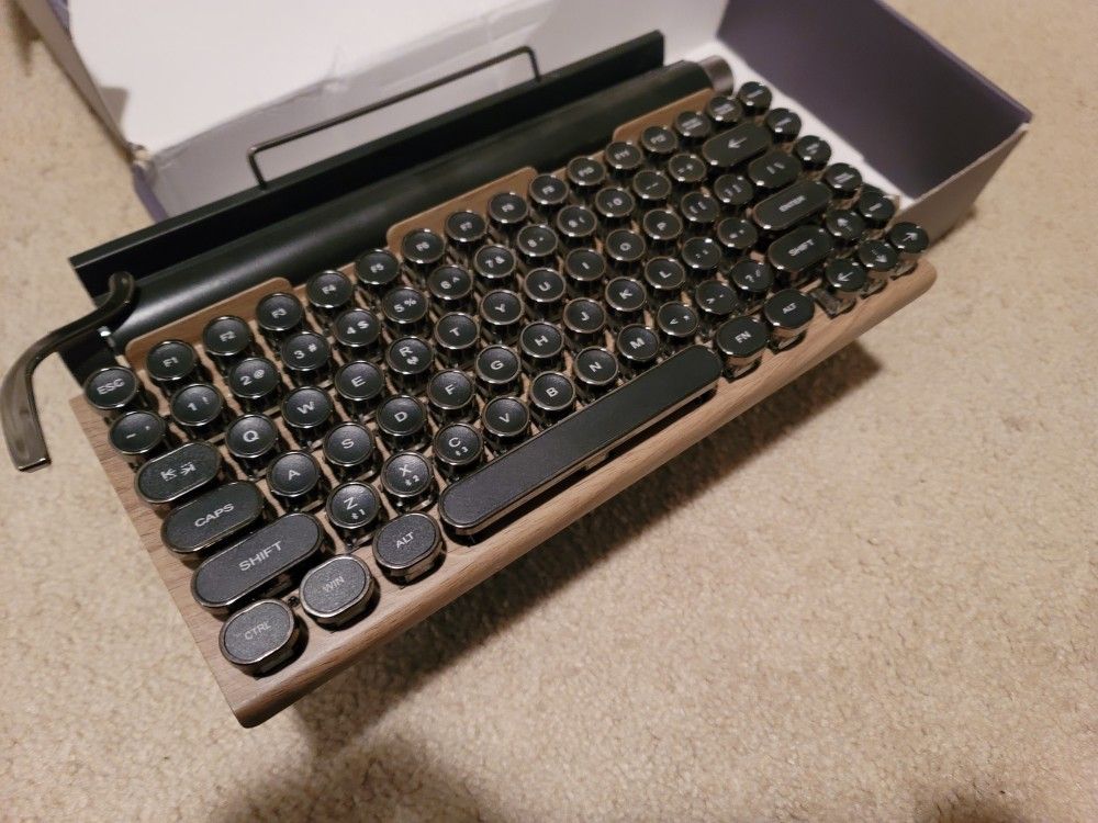 RETRO MECHANICAL BLUETOOTH KEYBOARD (TYPEWRITER CLONE)