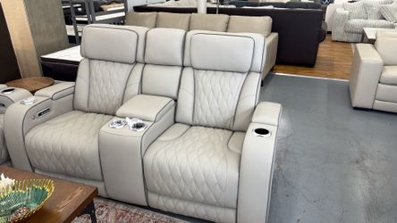 Tons of Leather options @ FURNITURE LOVE ❤️ Same Day Delivery 🚚