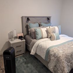 Queen Bed With Mattress & Box Spring 