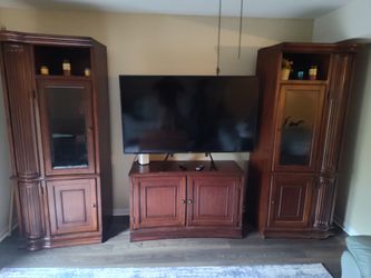 Hardwood Entertainment Cnter