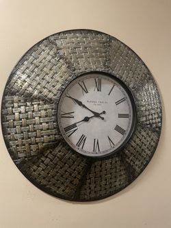 Round Decorative Clock 