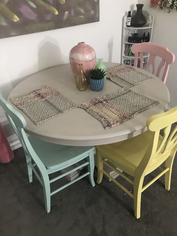 Round Farm Table With 3 Chairs For In Woodside Ca Offerup