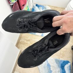 All Black Brooks Ghost 15