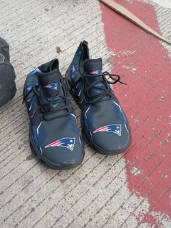 Size 10.5 shoe (NFL - Patriots)