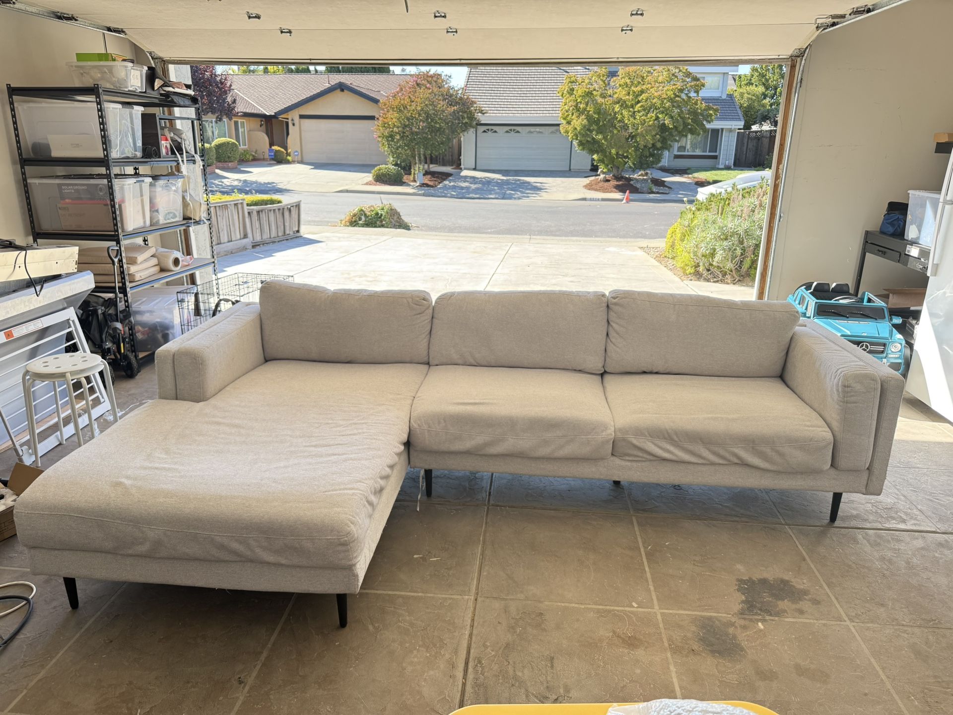 AQUARIUS II LIGHT GREY SECTIONAL RAF SOFA - Right Hand 