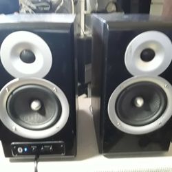 SHARPER IMAGE POWERED SPEAKER, PIANO BLACK FACES, K0500 WITH BLUETOOTH