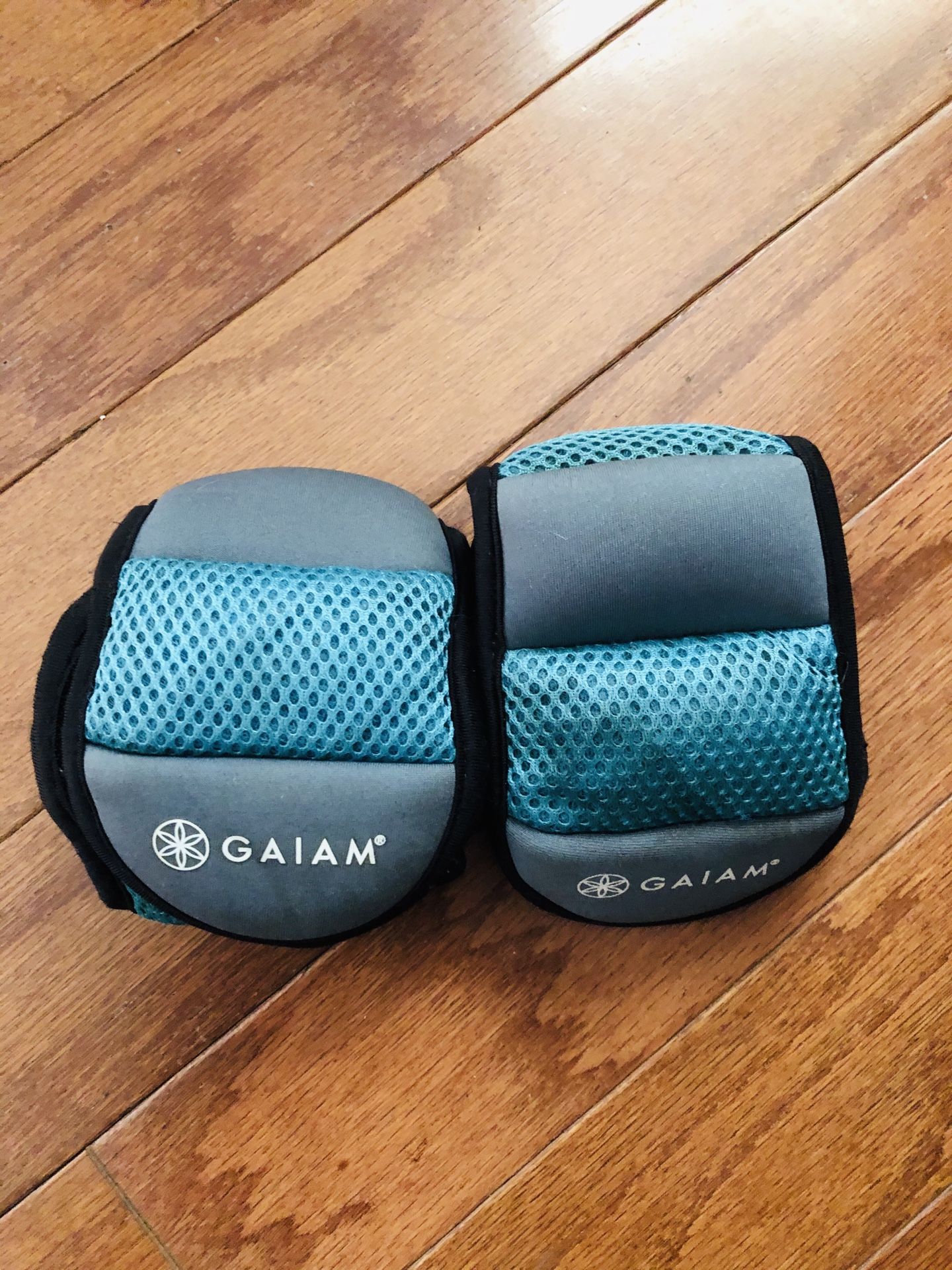 Gaiam Ankle Weights Strength Training Weight Sets For Women & Men With Adjustable Straps - Walking, Running, Pilates, Yoga, Dance, Aerobics, Cardio E