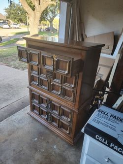 King size bedroom set sealy mattress box spring headboard metal railing and dresser chest of drawers