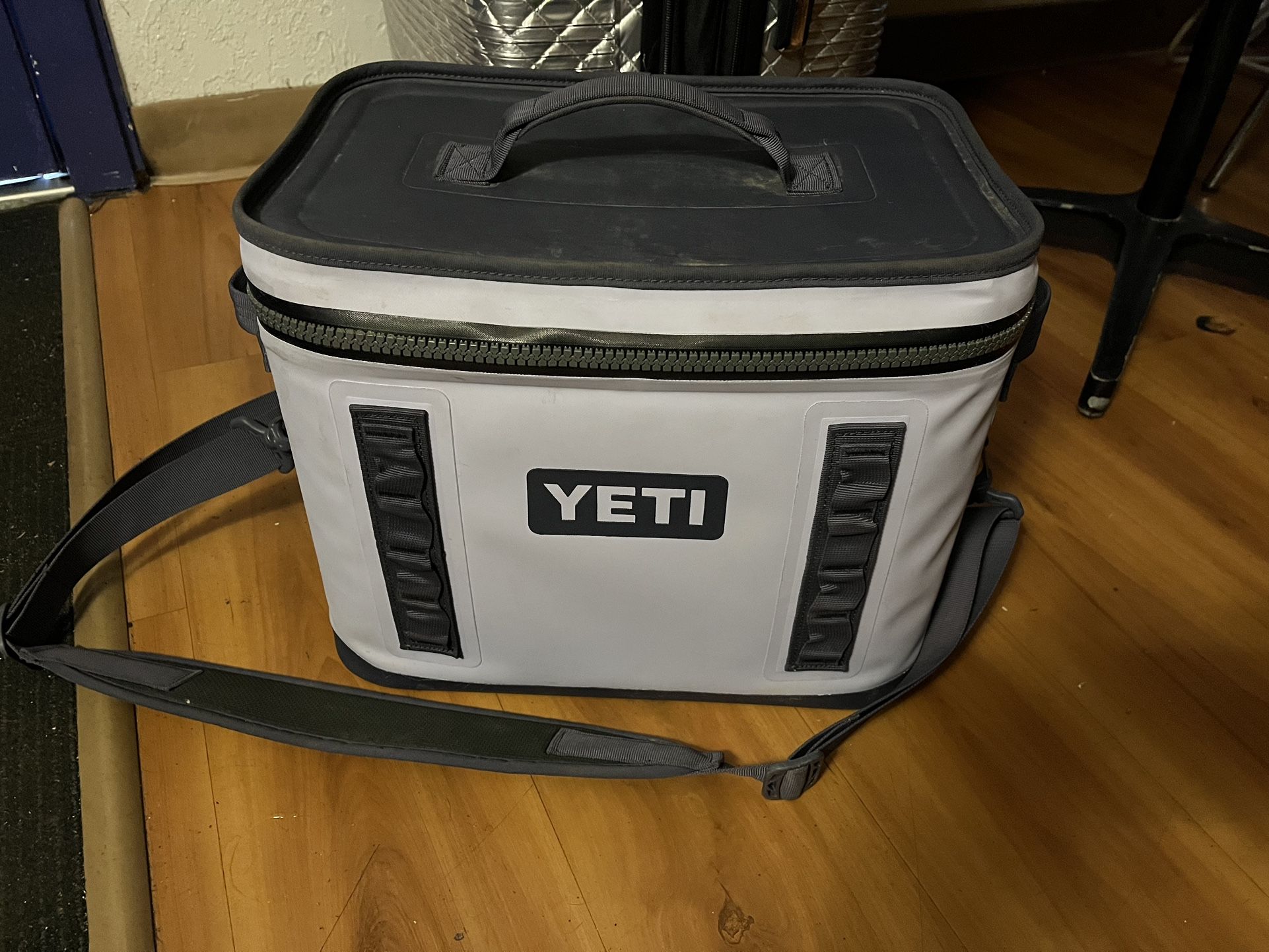 YETI Hopper Flip 18 Cosmic Lilac 20 can Soft Sided Cooler *Discontinued Color*