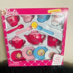 New Barbie Dinnerware Set 