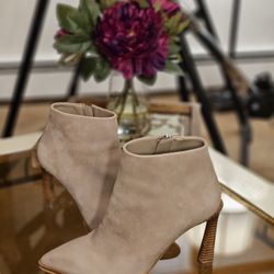 VINCE CAMUTO Pezlee Ankle Boots